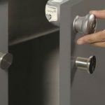 قفل الباب المغناطيسي