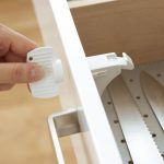 القفل على الصناديق من الأطفال