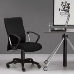 كراسي للموظفين في الداخل