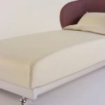 كرسي السرير للفتاة