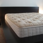 فراش على السرير بيديك