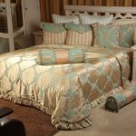 المفرش على السرير من متحف اللوفر