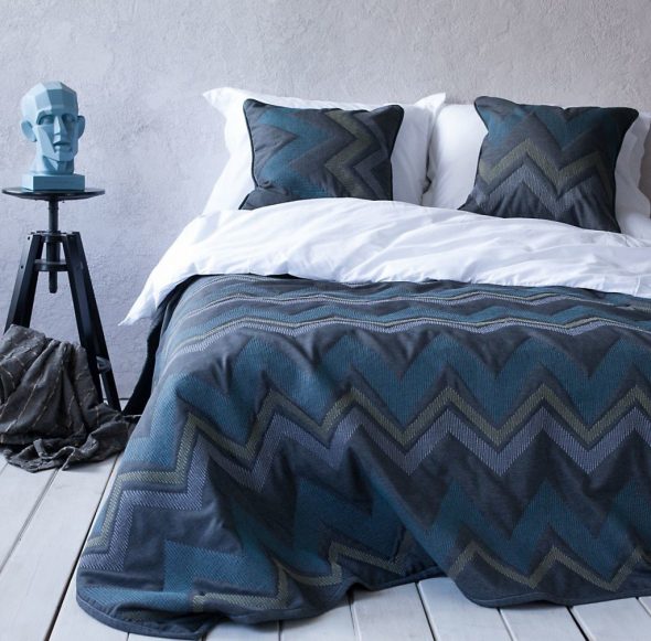 الغطاء أزرق