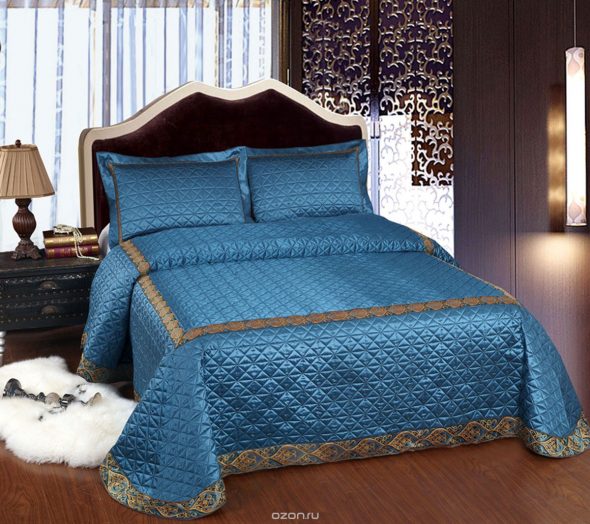 الغطاء أزرق فاتح