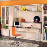 المدمج في طاولة السرير