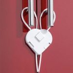 قفل الطفل على أبواب مجلس الوزراء