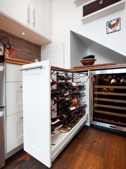 زجاجة فتاة جميلة