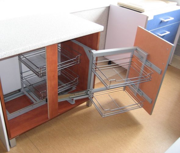 زجاجة في المطبخ