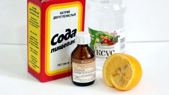 تنظيف الأريكة مع الصودا والخل