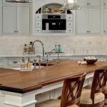 شريط براز خشبي