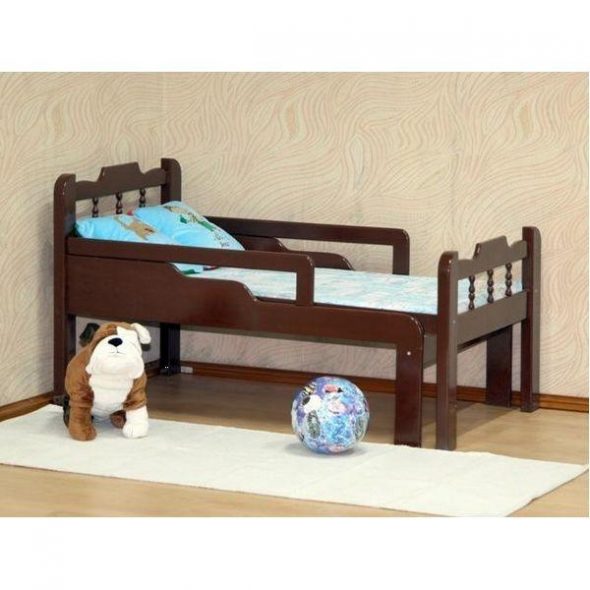 سرير الطفل ينزلق في الداخل