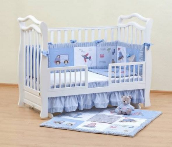 طفل رضيع معلقة