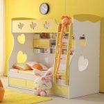 سرير من مستويين لغرفة الطفل
