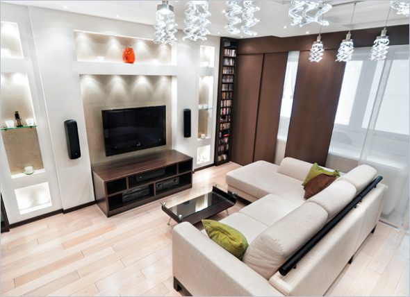 صوفا في منتصف الغرفة