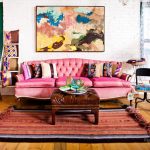 أريكة في الداخل مشرق