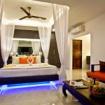 السرير مع الضوء