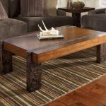 طاولة خشبية مصمم