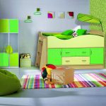 السرير الأخضر مع الجانبين