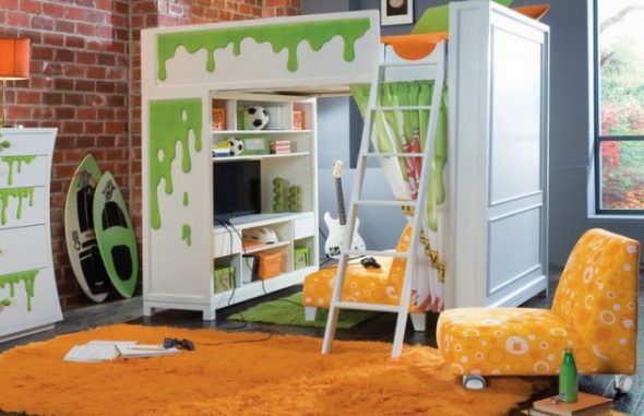 سرير بطابقين لصبي