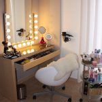 الجدول خلع الملابس الخلفية