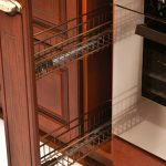 البضائع الضيقة بالقرب من اللوحة