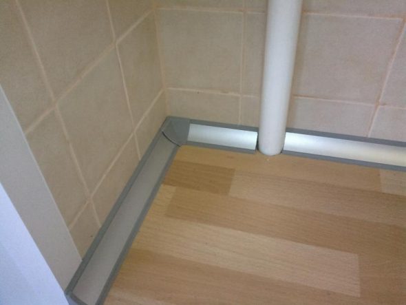 اللوح تصاعد على كونترتوب المطبخ