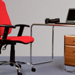 كرسي الكمبيوتر الأحمر