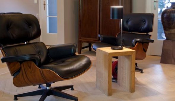 مسدس أعلى كرسي