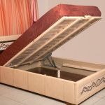 سرير الحضانة مع المصعد