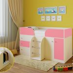 سرير من مستويين مع أدراج