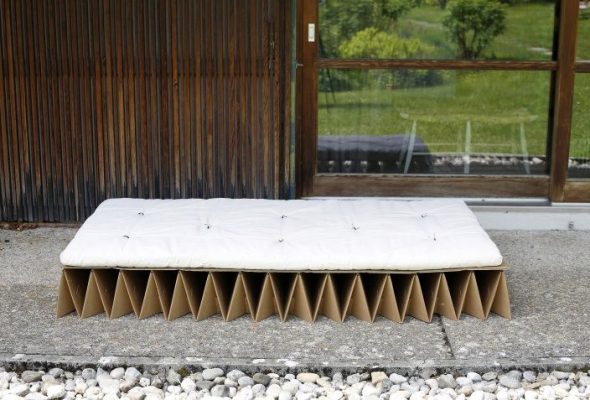 المتسكع مصنوعة من الورق المقوى