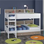 السرير مع الجانبين للبنين