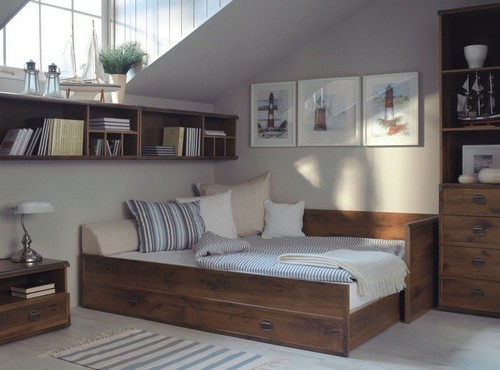 السرير مع الرفوف في الرأس