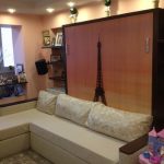 طي كرسي السرير مع مربع