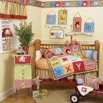 سرير طفل مشرق