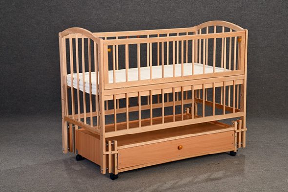 البندول السرير مع عجلات