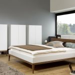 مصمم الأثاث بساطتها