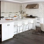 شريط براز معدني أبيض