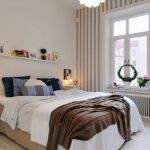 جدار الجرف فوق السرير