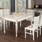 كراسي طاولة الطعام