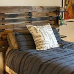 الجرف الأصلي فوق السرير