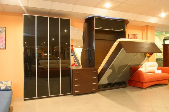 تحويل السرير مع مرآة