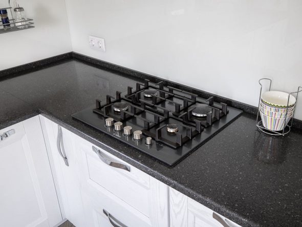 طيدة ​​على الطاولة