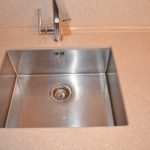 طيدة ​​البيج إلى الطاولة