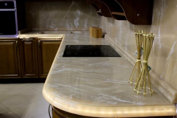 طيدة ​​على كونترتوب المطبخ