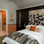 رفع السرير في خزانة سوداء