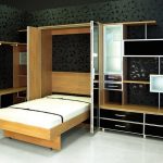 رفع السرير في خزانة مع مرآة