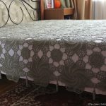 تغطية البطانيات بأيديهم