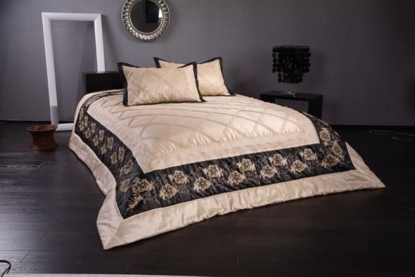 غطاء لسرير مزدوج - جميل