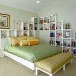 أرفف فوق السرير في غرفة النوم تفعل ذلك بنفسك